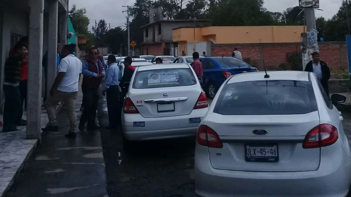 Hubo una disputa entre agrupaciones de taxis piratas.